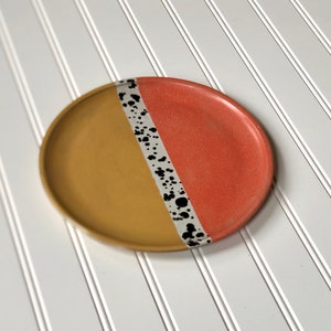 Round Ceramic Dinner Plate Two-Tone Sand and Coral image 4