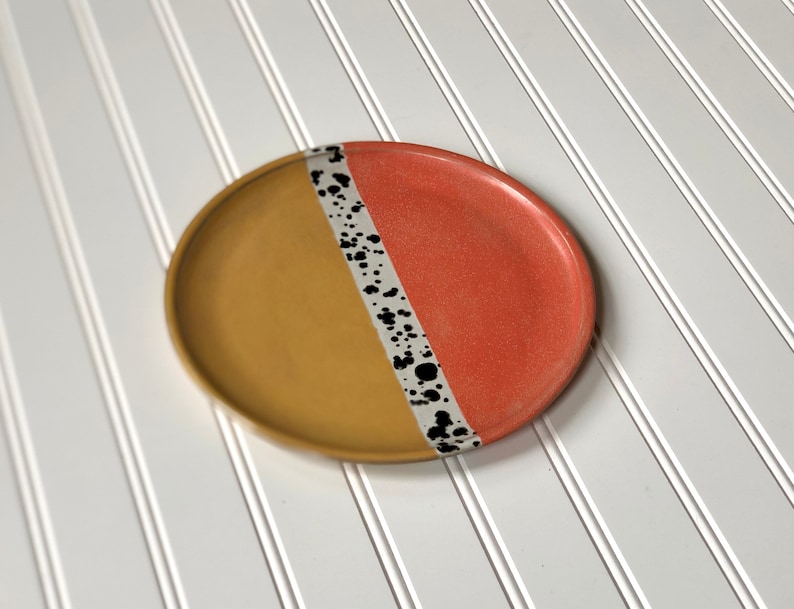 Round Ceramic Dinner Plate Two-Tone Sand and Coral image 4