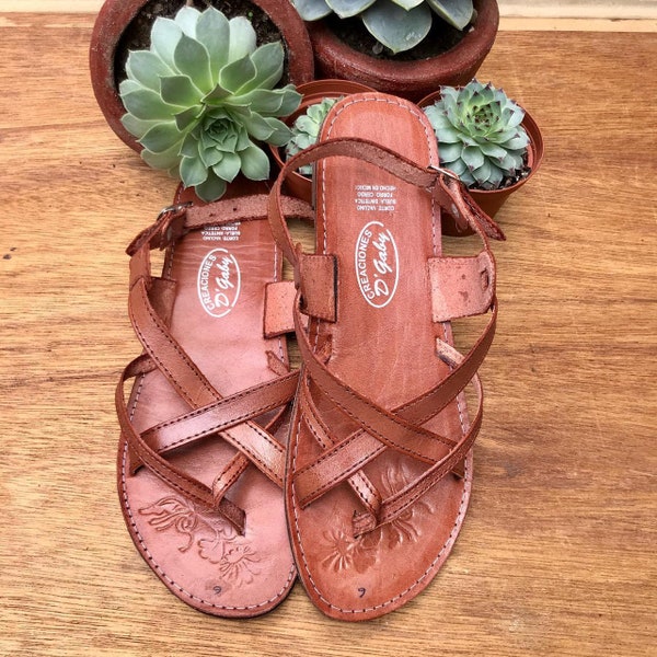 Mexican Artisan Huarache. Mexican Leather Shoe. Tan Huarache. Huarache fashion. Mexican shoe. Comfortable Flats For Woman. Mexican Style