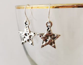 Silver hammered star dangly earrings. Silver plated, nickel free, Hypoallergenic