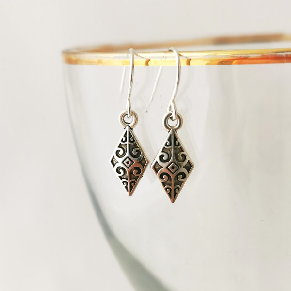 Celtic diamond shape small silver dangly earrings. Silver plated, nickel free and hypoallergenic