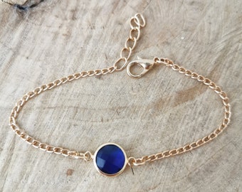 Förgyllt armband: Fasettslipat blått glas, justerbar kedja