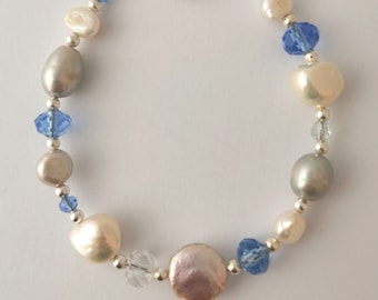 Freshwater pearls bracelet with blue glass beads