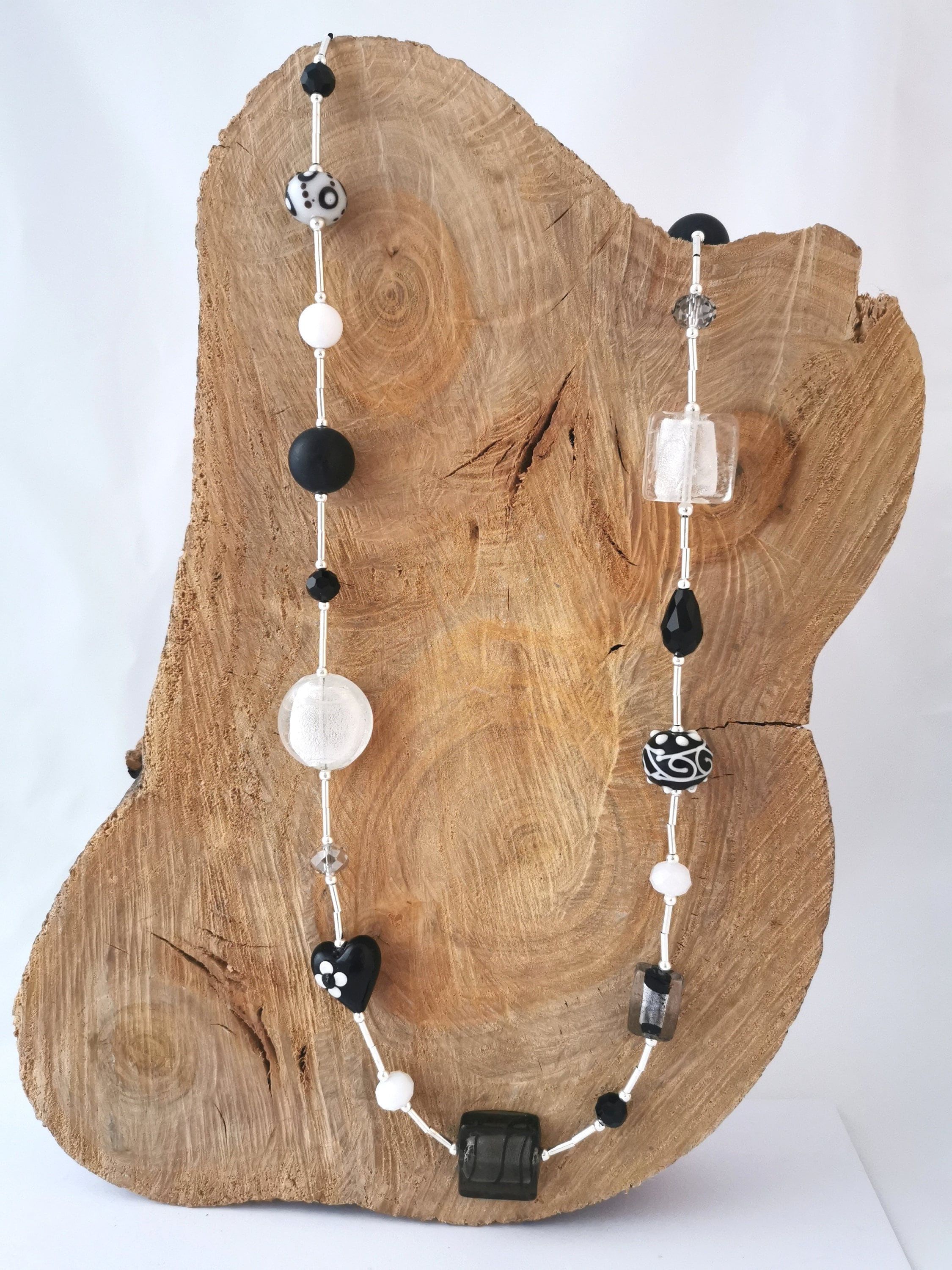 Black & White Beaded Necklace – 弄潮儿wét