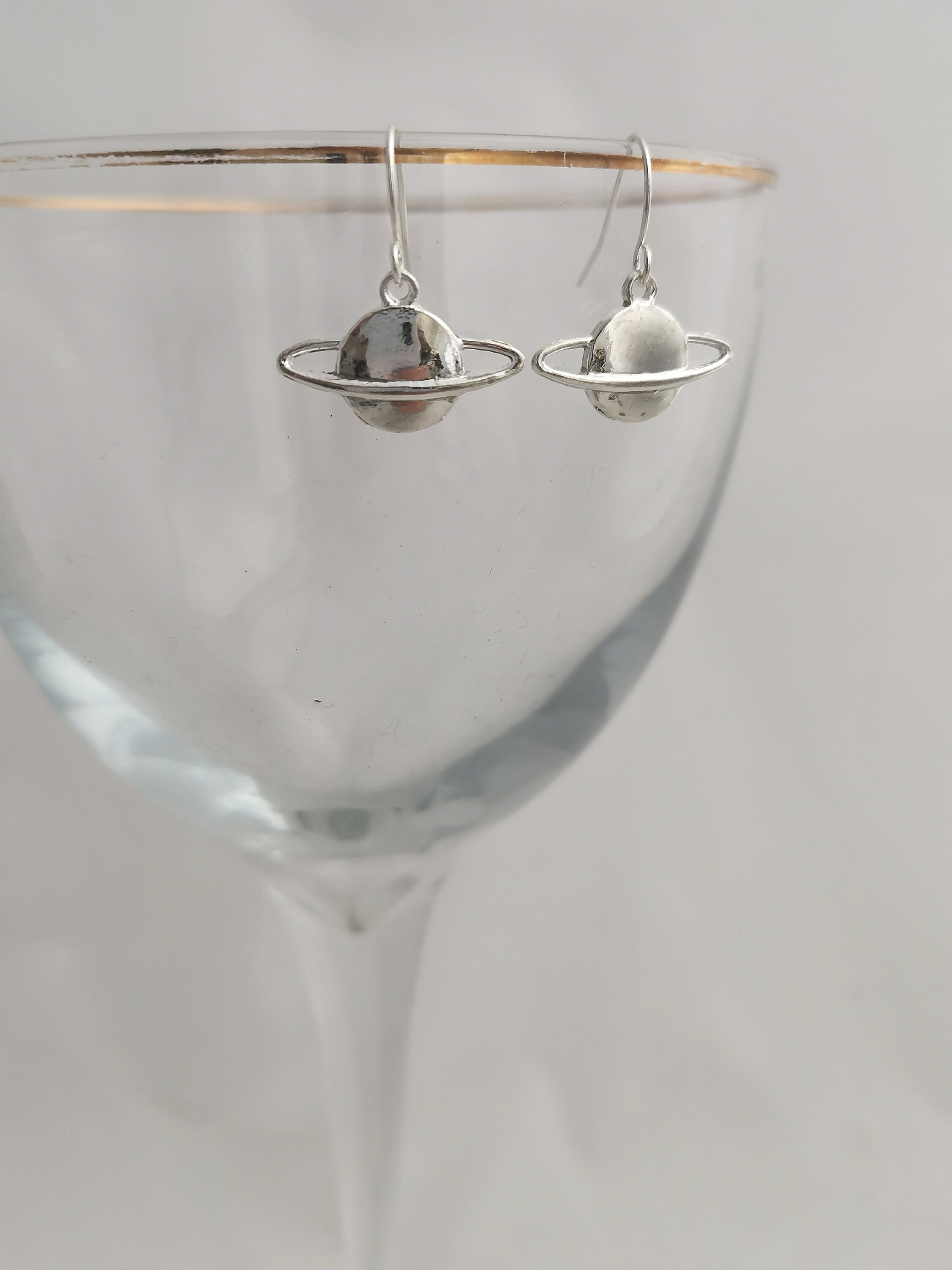 Orecchini Pendenti Saturno In Argento - Gioiello Spaziale Ipoallergenico - Regalo Per Donne E Ragazze