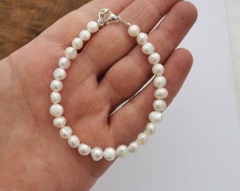 Small freshwater pearl bracelet