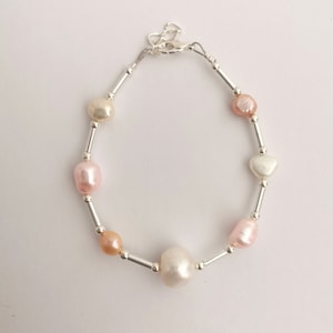 Mixed Freshwater pearl bracelet, in shades of pink and white