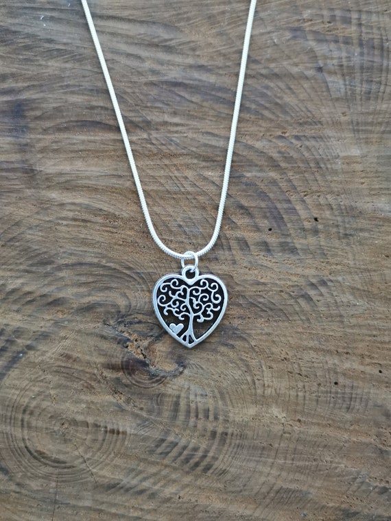★SENTIMENTS★ NO.477 [SILVER] HEART TREE NECKLACE Silver Heart Shaped Tree of Life Necklace. Silver Plated
