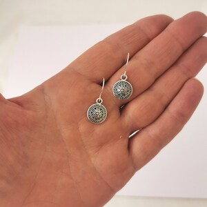 Small mandala silver dangly earrings. Silver plated, nickel free and hypoallergenic zdjęcie 2