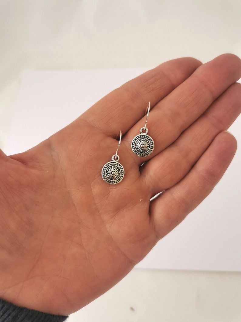 Small mandala silver dangly earrings. Silver plated, nickel free and hypoallergenic zdjęcie 2