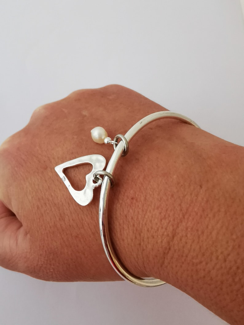 Hjärta & Pärla Charm Armband: Silverpläterat Vridmomentarmband bild 4