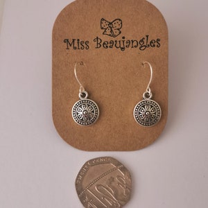 Small mandala silver dangly earrings. Silver plated, nickel free and hypoallergenic zdjęcie 6