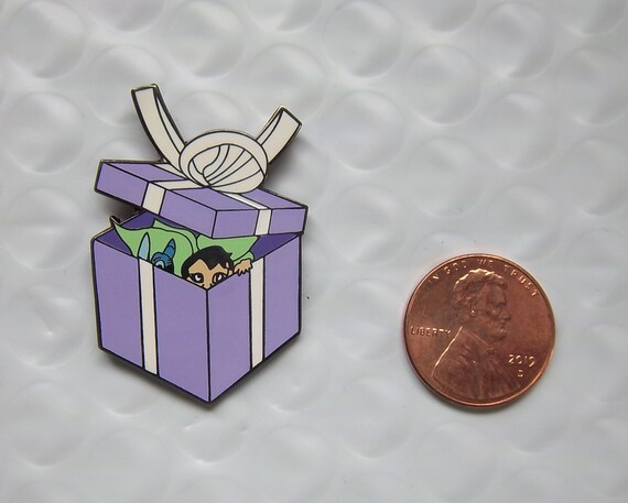 Lilo & Stitch Birthday Present Fantasy Pin - image 1