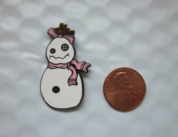Lilo and Stitch Fantasy Pin "Snow Girl Scrump" - image 1