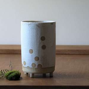 Ceramic vase Snowflurry bubble wide / 4-legged / alabaster white natural / cylindrical