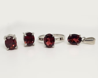 Set di gioielli con granato: anello, orecchini e pendente in argento sterling 925.