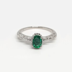 Natürlicher sambischer Smaragd Ring: Ovaler Edelstein, 925 Sterling Silber
