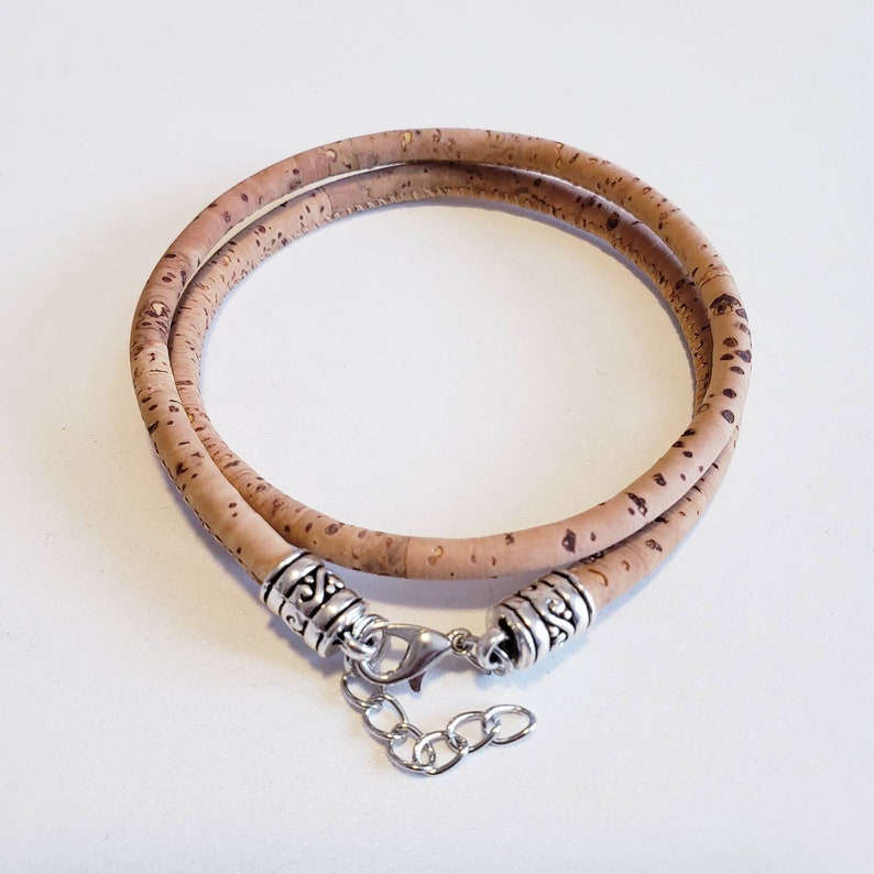 BraceletReya fait \u00e0 la main d/'un cordon li\u00e8ge rond 5mm v\u00e9g\u00e9talien naturel cuir vegan \u00e9cologique no\u00ebl unisexe femme homme fille gar\u00e7on