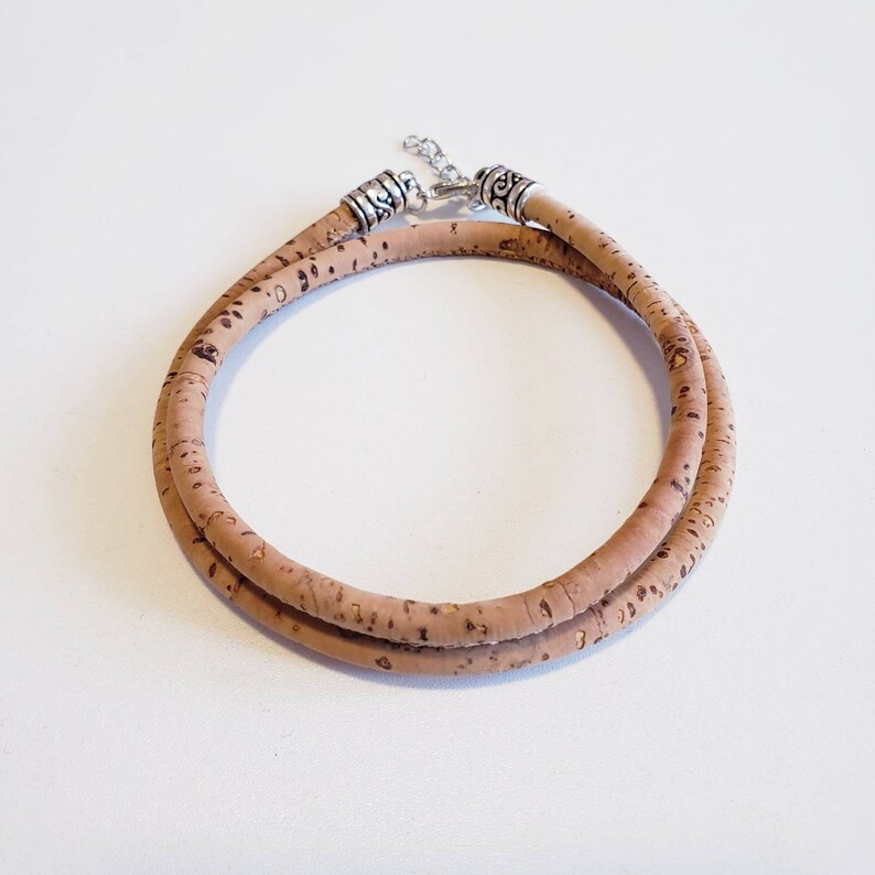 BraceletReya fait \u00e0 la main d/'un cordon li\u00e8ge rond 5mm v\u00e9g\u00e9talien naturel cuir vegan \u00e9cologique no\u00ebl unisexe femme homme fille gar\u00e7on