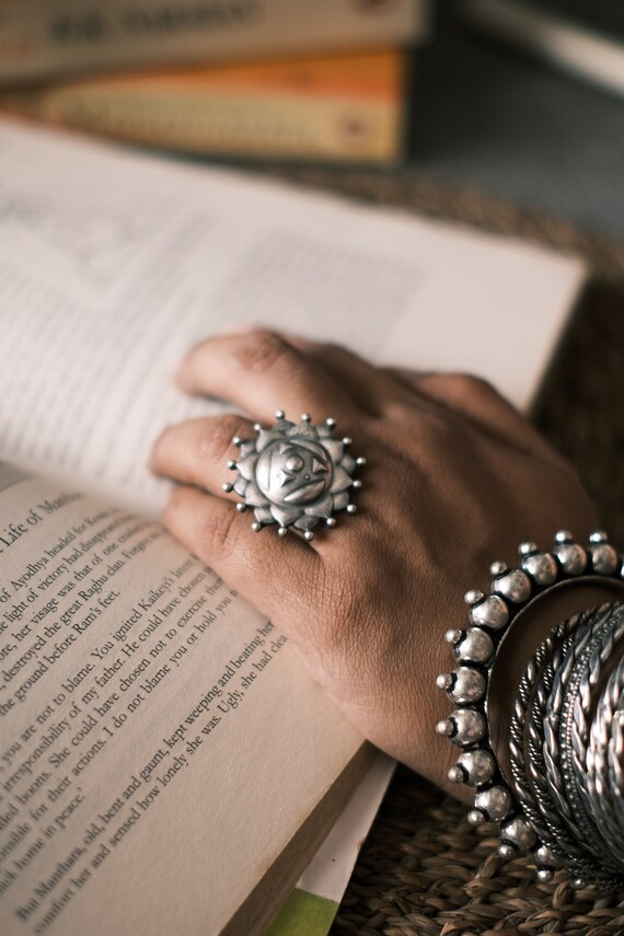 Jewellery finger best sale ring