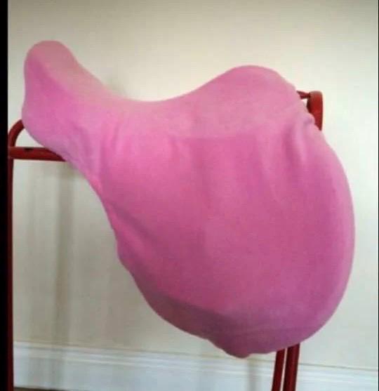 Housse De Selle Polaire Rose Poudré - Taille Unique 17.5 Pouces, élastique, Brodée, Made In England