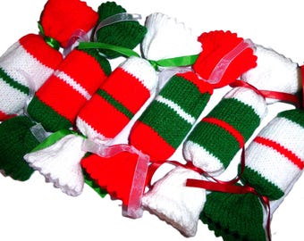 6 x Eco-friendly Christmas crackers, No-snap plastic free red, green and white Christmas crackers, Knitted crackers, Re-useable crackers