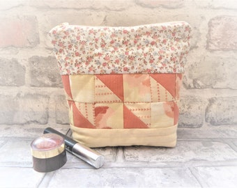 Neceser color crema: Neceser floral, Neceser floral color marfil, Neceser suave color crema con cremallera