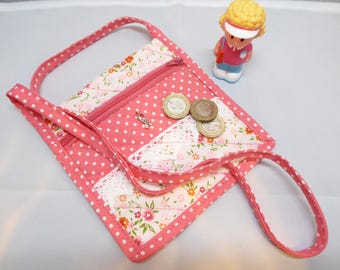 Bolso bandolera de patchwork para niña: Monedero floral rosa reciclado