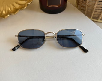 Gafas de sol vintage de los 90 con montura metálica, fabricadas en Italia, nuevas de antiguo stock.