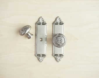 4" TRADITIONAL BACKPLATE & Handles | Traditional Silver Backplate and Knob, Brushed Nickel Hardware, Cabinet and Drawer Knob