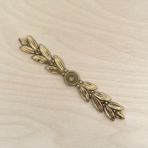 15 cm antik ljusguldbakplatta | Vintage bakplatta | ILCO Hardware Company | Dekorativa beslag, möbler, lådhandtag, bakplatta
