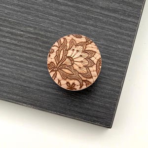 Collection dentelle BOULEAU | Boutons d'armoire en bois massif de 1,5 po. Poignées de tiroir en bois design à faire soi-même | Décoration d'intérieur