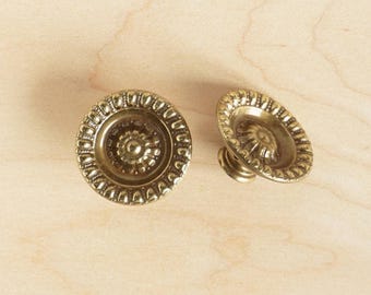 Puxador de 1 1/2" | Puxador de metal estilo antigo dourado, Keeler Brass Company, ferragens decorativas, ferragens para móveis, puxador para armários e gavetas