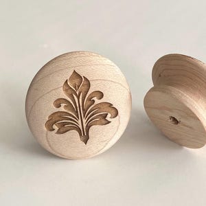 Tirador de madera maciza para armario, de 3,8 cm (1 1/2"), con diseño floral, de arce, para cajones o como pomo de cajón. ¡Hágalo usted mismo!
