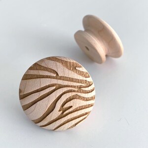 ÉRABLE 1,5" & 1,25" | Inspiré des rayures ZEBRA | Bouton de meuble en bois massif Poignée de tiroir design en bois, poignée en bois à faire soi-même wk-1027