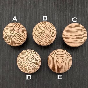 Tiradores de arce macizo para armarios / Tiradores de madera para cajones / Tiradores geométricos grabados / Herrajes de estilo moderno de mediados de siglo / Tiradores para armarios de cocina / Combina y mezcla