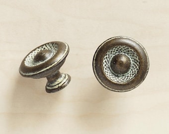 Perilla de metal de 1 1/4" estilo antiguo - Herrajes decorativos, herrajes para muebles, perillas para gabinetes y cajones, perillas tradicionales