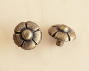 1  1/4" KNOB | Vintage Style Gold Knob, Flower Decorative Hardware, Furniture Hardware, Cabinet  and Drawer Knob, Traditional knob