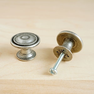 1 1/8&quot; KNOB / Plata antigua - Hardware decorativo, Hardware de muebles, Perilla de gabinete y cajón, Perilla tradicional