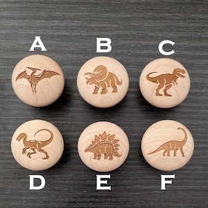 Bouton de tiroir dinosaure - Poignée de meuble en bois d'érable massif - Bouton de commode pour enfants - Quincaillerie pour meubles de chambre d'enfant - Décoration dinosaure 1,25" ou 1,5"