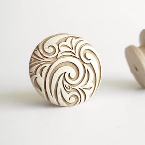 Tiradores elegantes de madera maciza de arce con diseño en espiral / 1,25″ o 1,5″ / Tiradores de madera de diseño hechos a mano para cajones de armarios de cocina / Hágalo usted mismo