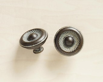 Perilla de metal de 1 5/8" estilo antiguo - Herrajes decorativos, herrajes para muebles, perillas para gabinetes y cajones, perillas tradicionales