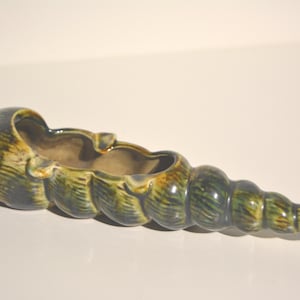 vintage ceramic shell shaped / seashell shaped cigarette tobacco ashtray