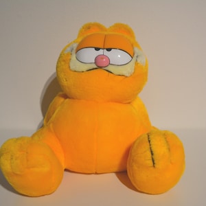 vintage 80&#39;s Garfield leaning back plush