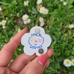 Daisy clay magnet cute flower chibi kawaii fridge handmade cartoon image 6