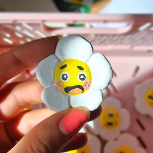 Daisy clay magnet cute flower chibi kawaii fridge handmade cartoon image 3