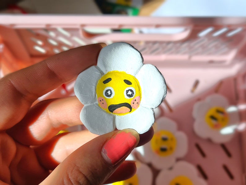 Daisy clay magnet cute flower chibi kawaii fridge handmade cartoon image 3