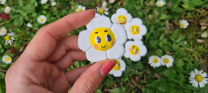 Daisy clay magnet cute flower chibi kawaii fridge handmade cartoon image 7