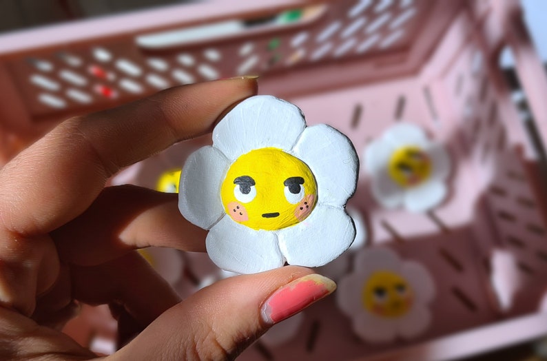 Daisy clay magnet cute flower chibi kawaii fridge handmade cartoon Bored