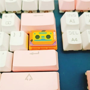 Custom 1.5u Tab WalkMan Keycaps Retro,Novelty Artisan Resin Keycap,for Cherry MX Switch Gaming Mechanical Keyboards,Gift Collection NO.5